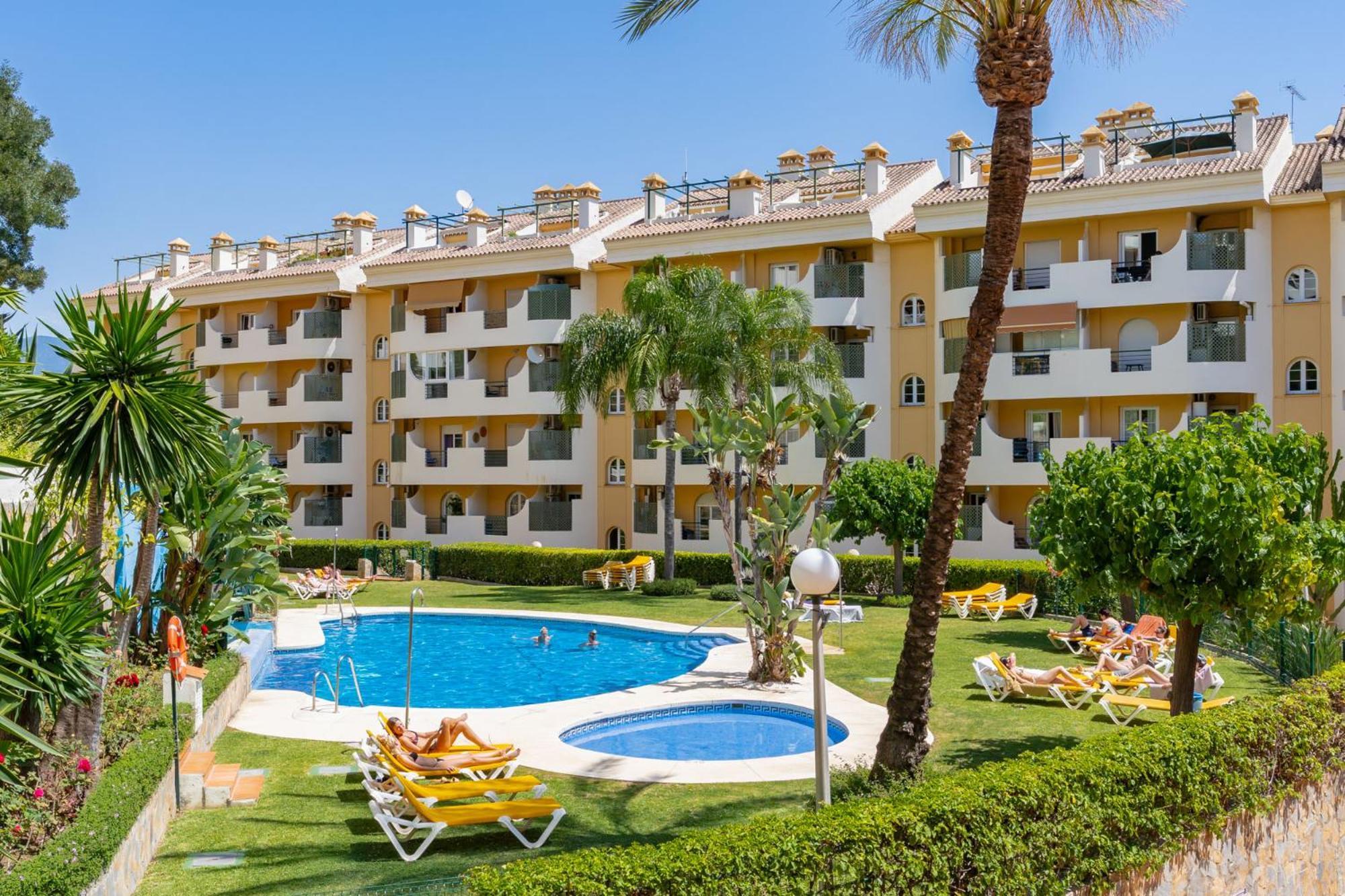 Giralda Apartment *